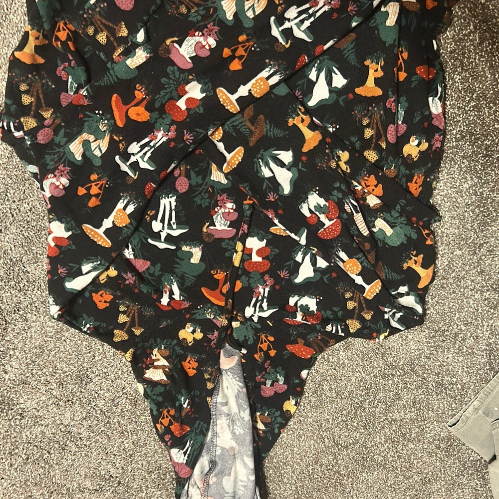 Women's Black Mushroom Patterned Sweatshirt